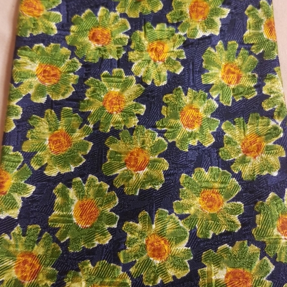 Ermenegildo Zegna 100% silk floral design tie - Picture 2 of 7